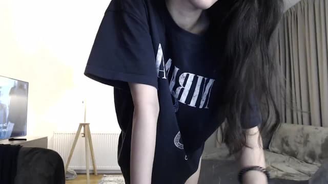 Gallery image thumbnail from Vikki's myfreecams stream on, 04/29/2024, 22:05 image 7 of 20