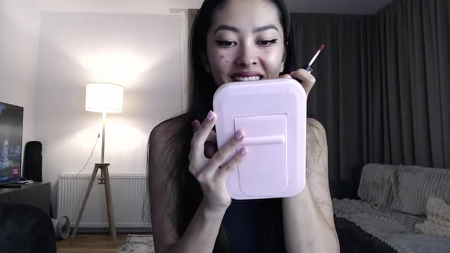 Gallery image thumbnail from Vikki's myfreecams stream on, 06/27/2024, 23:42 image 3 of 20