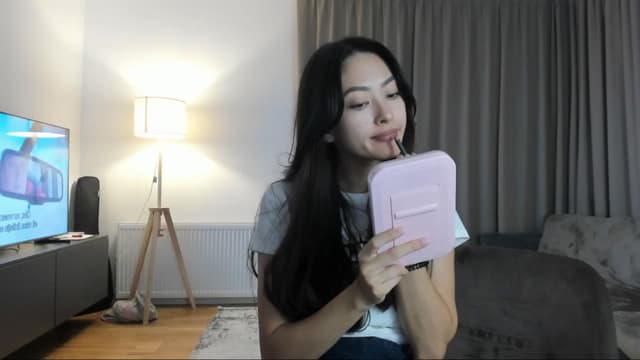 Gallery image thumbnail from Vikki's myfreecams stream on, 08/13/2024, 24:14 image 16 of 20