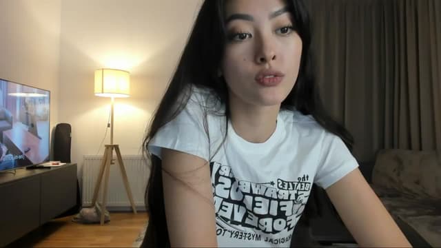 Gallery image thumbnail from Vikki's myfreecams stream on, 08/13/2024, 24:14 image 4 of 20