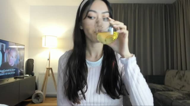 Gallery image thumbnail from Vikki's myfreecams stream on, 08/15/2024, 01:44 image 1 of 20
