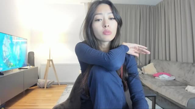 Gallery image thumbnail from Vikki's myfreecams stream on, 09/25/2024, 24:09 image 18 of 20