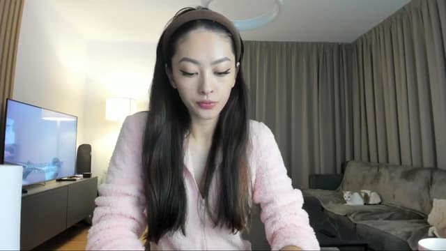 Gallery image thumbnail from Vikki's myfreecams stream on, 10/20/2024, 01:30 image 1 of 20