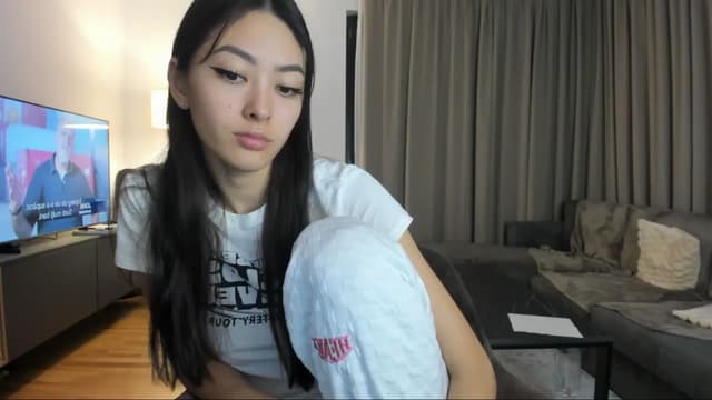 Gallery image thumbnail from Vikki's myfreecams stream on, 10/30/2024, 24:33 image 15 of 20