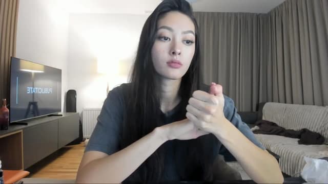 Gallery image thumbnail from Vikki's myfreecams stream on, 12/14/2024, 24:01 image 5 of 20