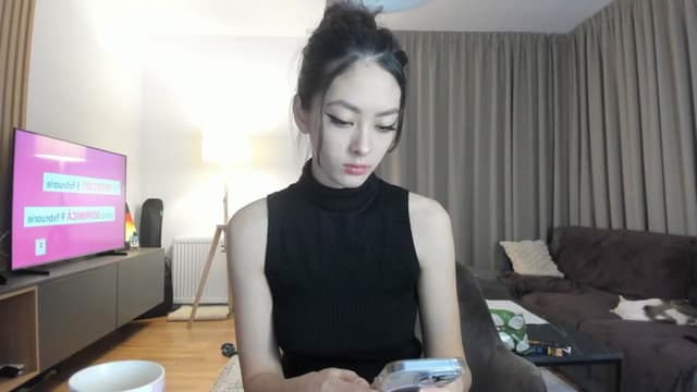 Gallery image thumbnail from Vikki's myfreecams stream on, 02/08/2025, 24:42 image 6 of 20