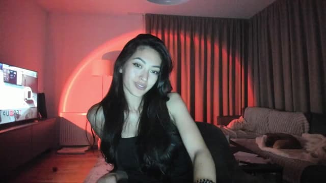 Gallery image thumbnail from Vikki's myfreecams stream on, 04/28/2025, 24:23 image 3 of 20