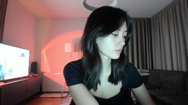 Gallery image thumbnail from Vikki's myfreecams stream on, 12/29/2025, 24:03 image 4 of 20