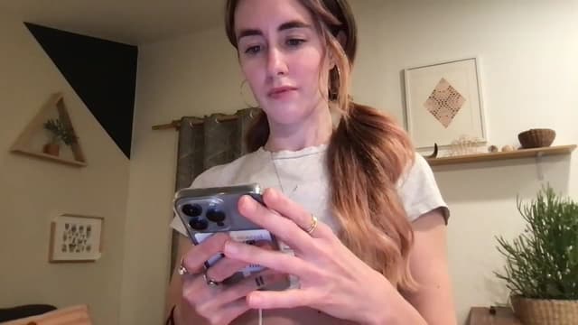 Gallery image thumbnail from clara's myfreecams stream on, 01/12/2023, 05:17 image 19 of 20
