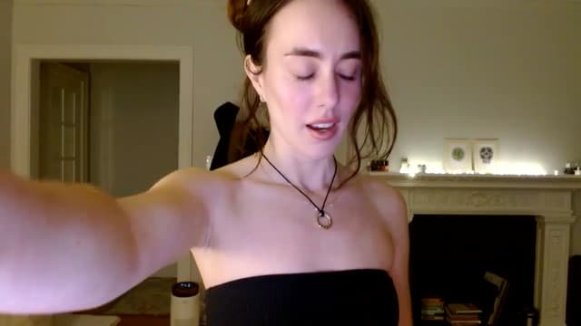 Gallery image thumbnail from clara's myfreecams stream on, 02/02/2025, 03:32 image 3 of 20
