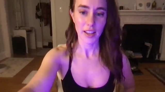 Gallery image thumbnail from clara's myfreecams stream on, 03/06/2025, 24:57 image 11 of 20