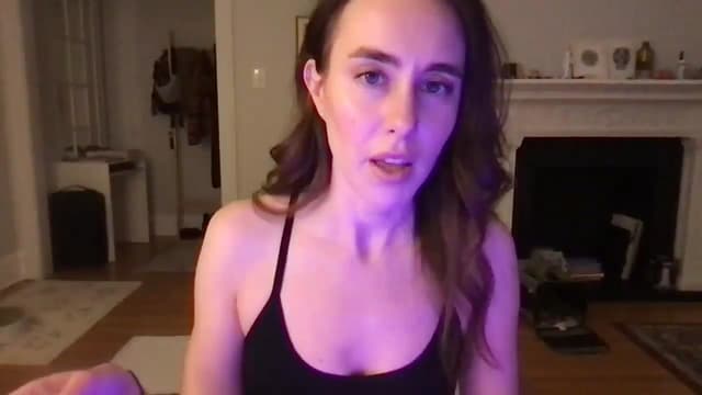 Gallery image thumbnail from clara's myfreecams stream on, 03/06/2025, 24:57 image 15 of 20