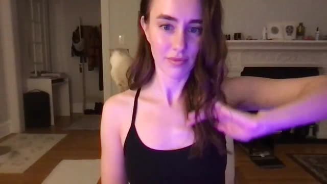 Gallery image thumbnail from clara's myfreecams stream on, 03/06/2025, 24:57 image 3 of 20
