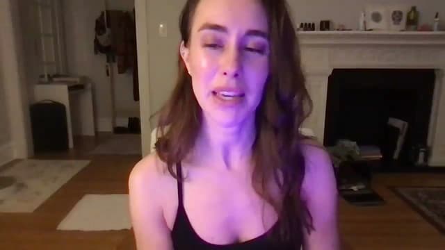 Gallery image thumbnail from clara's myfreecams stream on, 03/06/2025, 24:57 image 6 of 20