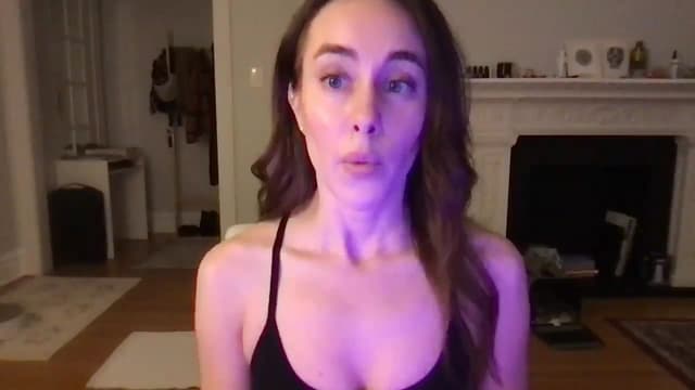 Gallery image thumbnail from clara's myfreecams stream on, 03/06/2025, 24:57 image 14 of 20