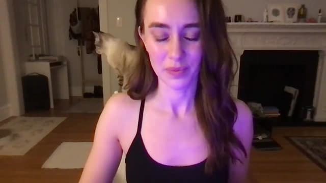 Gallery image thumbnail from clara's myfreecams stream on, 03/06/2025, 24:57 image 4 of 20