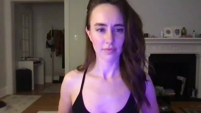 Gallery image thumbnail from clara's myfreecams stream on, 03/06/2025, 01:22 image 19 of 20