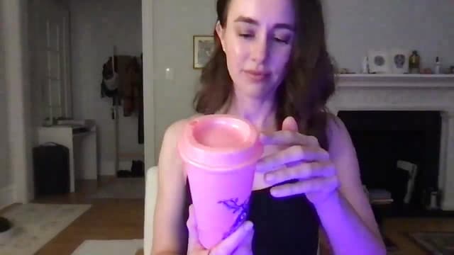 Gallery image thumbnail from clara's myfreecams stream on, 03/06/2025, 01:22 image 2 of 20
