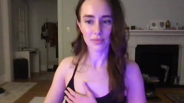 Gallery image thumbnail from clara's myfreecams stream on, 03/06/2025, 01:22 image 4 of 20