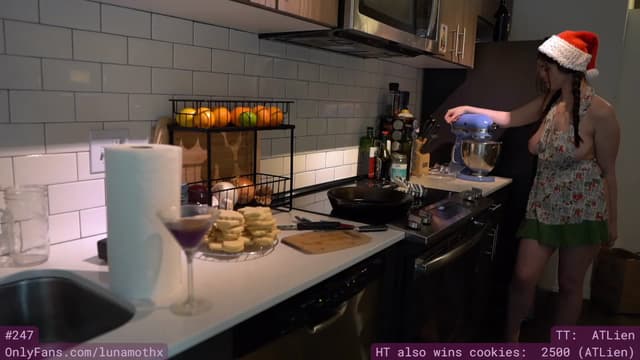 Gallery image thumbnail from eThot's myfreecams stream on, 12/23/2022, 07:59 image 14 of 20