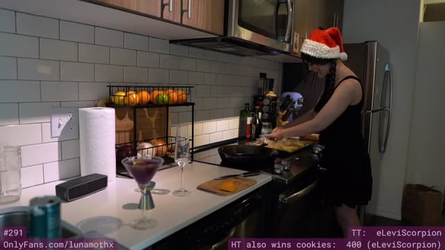 Gallery image thumbnail from eThot's myfreecams stream on, 12/23/2022, 07:59 image 3 of 20