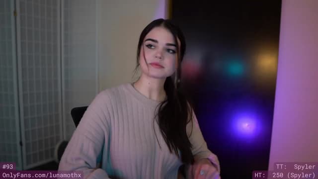 Gallery image thumbnail from eThot's myfreecams stream on, 01/03/2023, 07:43 image 3 of 20