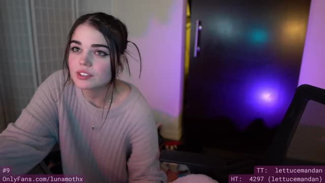 Gallery image thumbnail from eThot's myfreecams stream on, 01/03/2023, 10:50 image 14 of 20