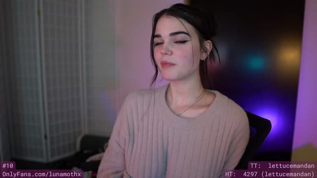Gallery image thumbnail from eThot's myfreecams stream on, 01/03/2023, 10:50 image 12 of 20