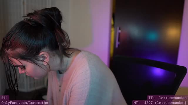 Gallery image thumbnail from eThot's myfreecams stream on, 01/03/2023, 10:50 image 10 of 20