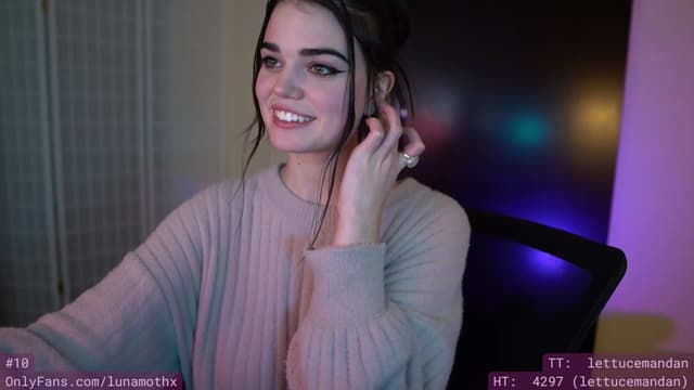 Gallery image thumbnail from eThot's myfreecams stream on, 01/03/2023, 10:50 image 11 of 20