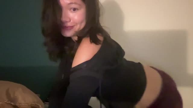 Gallery image thumbnail from imava's myfreecams stream on, 04/26/2024, 19:53 image 14 of 20