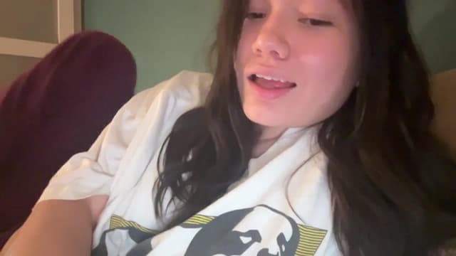 Gallery image thumbnail from imava's myfreecams stream on, 12/27/2024, 17:10 image 18 of 20