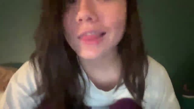 Gallery image thumbnail from imava's myfreecams stream on, 12/27/2024, 17:10 image 19 of 20