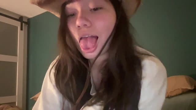 Gallery image thumbnail from imava's myfreecams stream on, 01/04/2025, 12:13 image 8 of 20