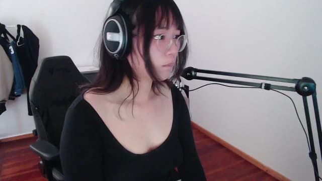 Gallery image thumbnail from k3r4i's myfreecams stream on, 07/15/2024, 14:37 image 17 of 20