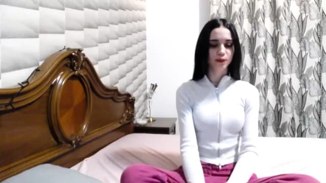 Gallery image thumbnail from kllLr's myfreecams stream on, 12/31/2024, 15:49 image 2 of 20