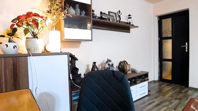 Gallery image thumbnail from kllLr's myfreecams stream on, 12/31/2024, 17:12 image 15 of 20