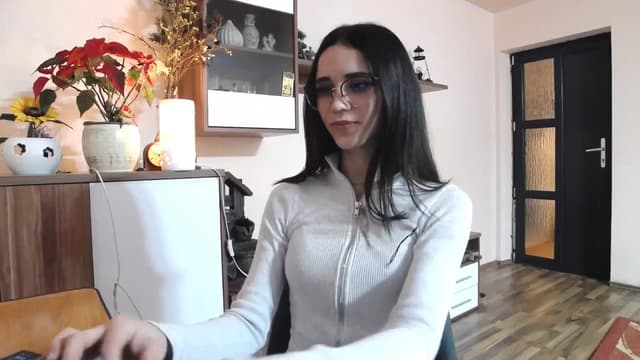 Gallery image thumbnail from kllLr's myfreecams stream on, 12/31/2024, 17:43 image 16 of 20