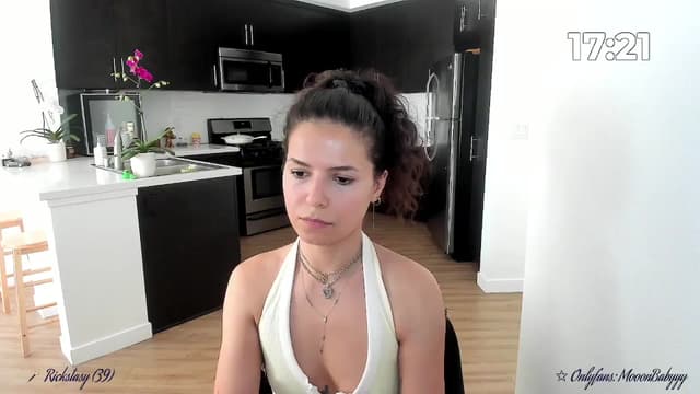 Gallery image thumbnail from litty's myfreecams stream on, 09/22/2025, 24:03 image 19 of 20