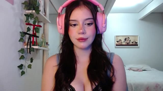 Gallery image thumbnail from nnina's myfreecams stream on, 04/20/2025, 09:51 image 2 of 20