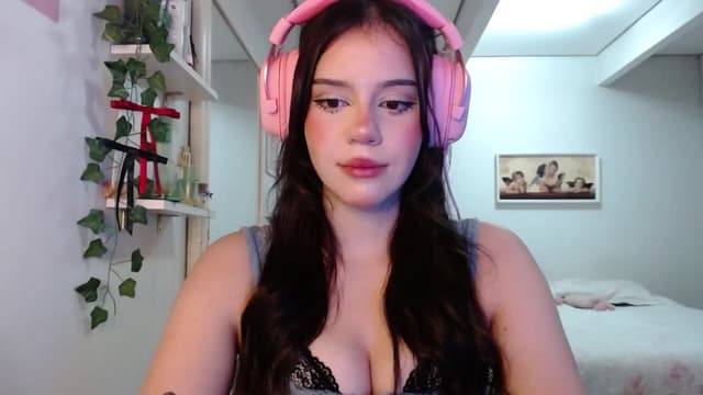 Gallery image thumbnail from nnina's myfreecams stream on, 04/20/2025, 09:51 image 8 of 20