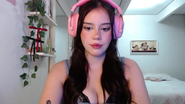 Gallery image thumbnail from nnina's myfreecams stream on, 04/20/2025, 09:51 image 7 of 20