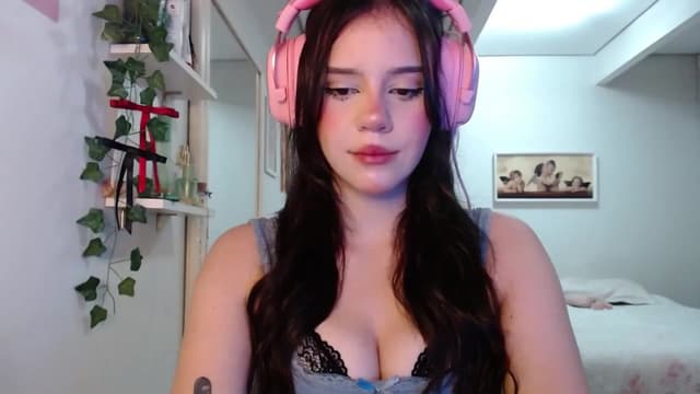 Gallery image thumbnail from nnina's myfreecams stream on, 04/20/2025, 09:51 image 18 of 20