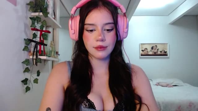 Gallery image thumbnail from nnina's myfreecams stream on, 04/20/2025, 09:51 image 5 of 20