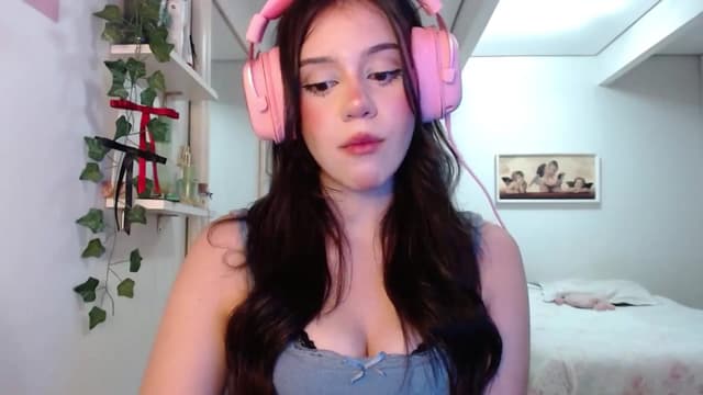 Gallery image thumbnail from nnina's myfreecams stream on, 04/20/2025, 10:13 image 5 of 20
