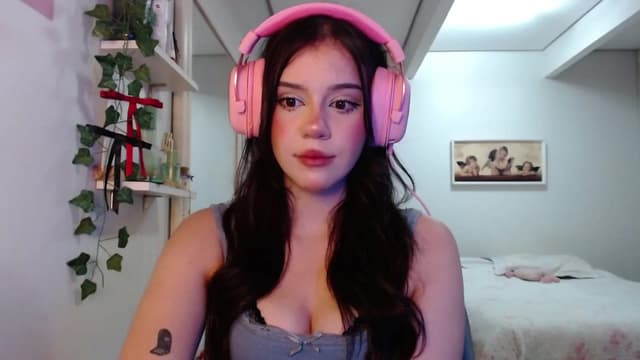 Gallery image thumbnail from nnina's myfreecams stream on, 04/20/2025, 10:13 image 14 of 20