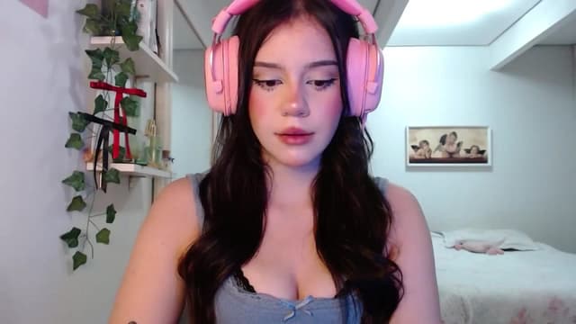 Gallery image thumbnail from nnina's myfreecams stream on, 04/20/2025, 10:13 image 9 of 20