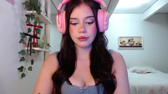 Gallery image thumbnail from nnina's myfreecams stream on, 04/20/2025, 10:13 image 8 of 20