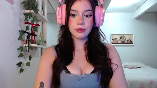 Gallery image thumbnail from nnina's myfreecams stream on, 04/20/2025, 10:13 image 15 of 20