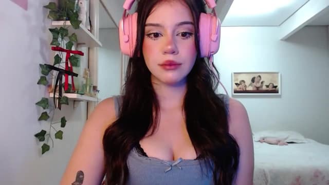 Gallery image thumbnail from nnina's myfreecams stream on, 04/20/2025, 10:13 image 2 of 20